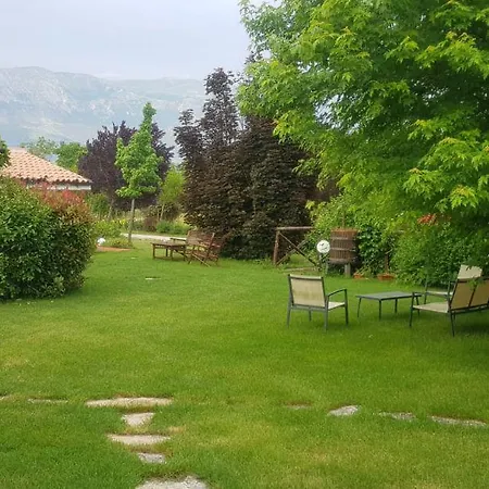 Casale Delle Rose Bed & Breakfast *